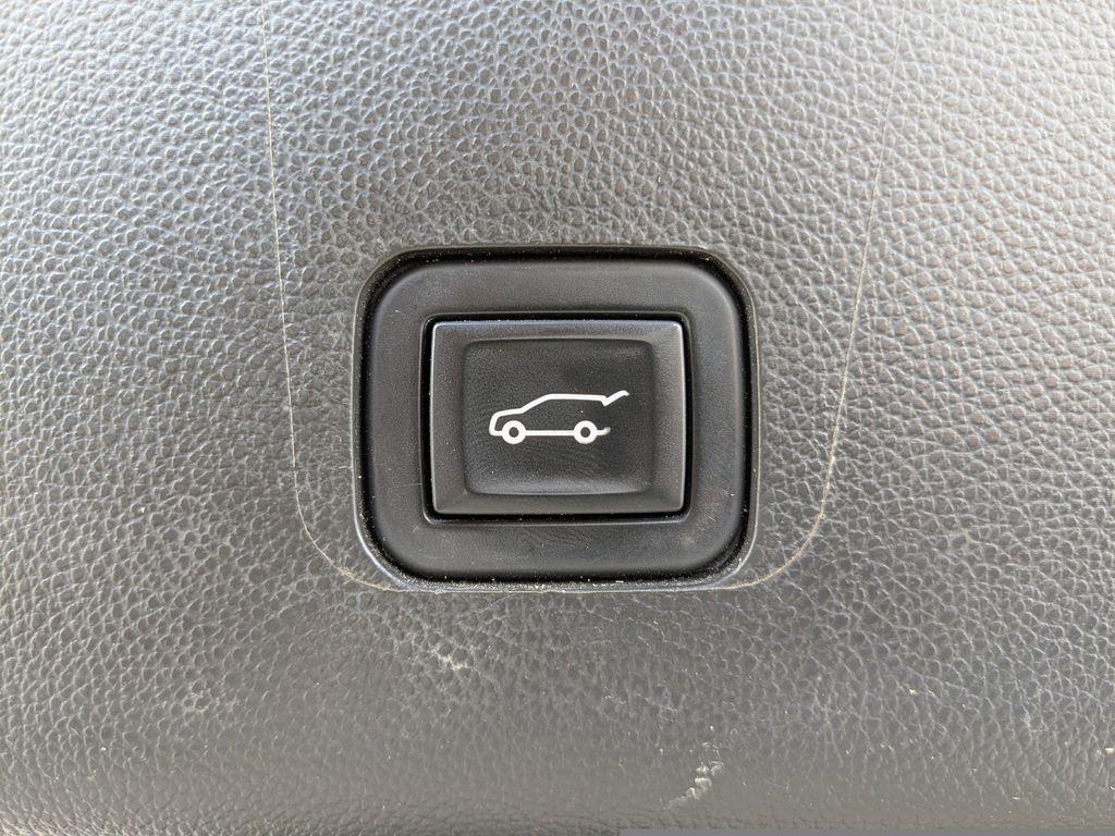 used 2023 Chevrolet Traverse car, priced at $25,997