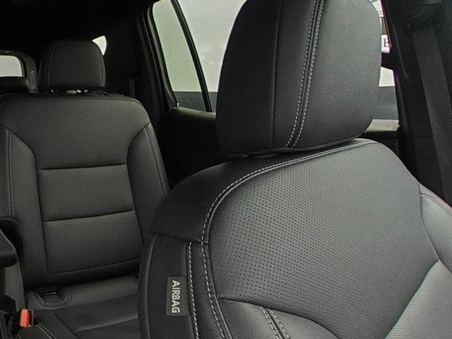 used 2025 Chevrolet Traverse car, priced at $38,904