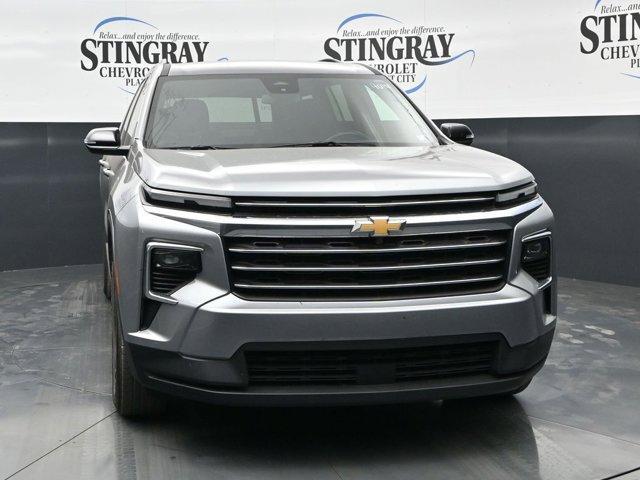 used 2025 Chevrolet Traverse car, priced at $38,904