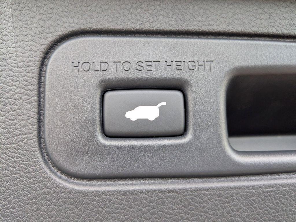 used 2025 Honda Pilot car, priced at $39,875