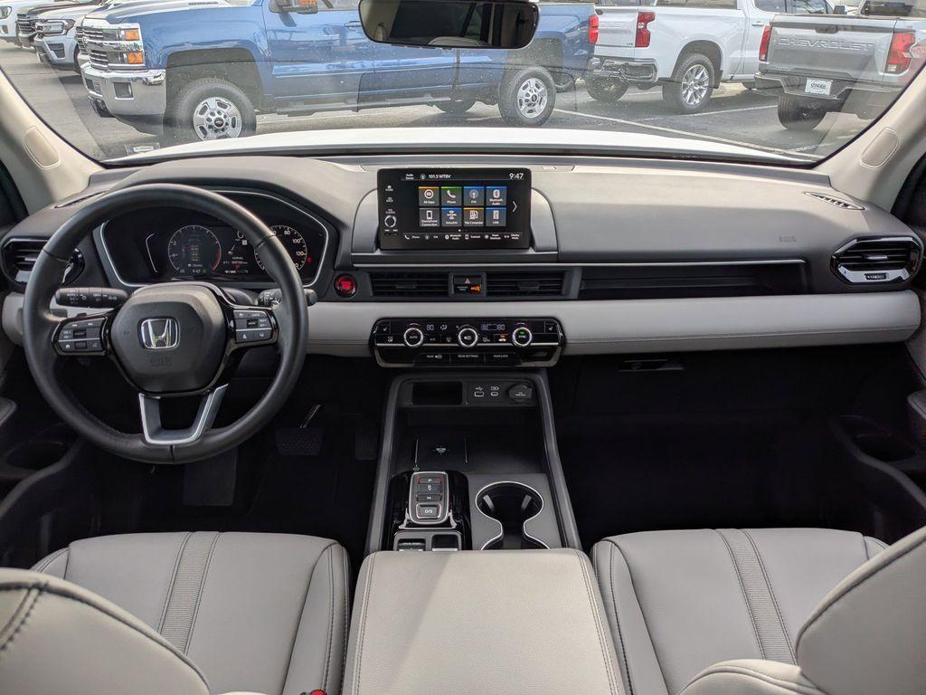 used 2025 Honda Pilot car, priced at $39,875