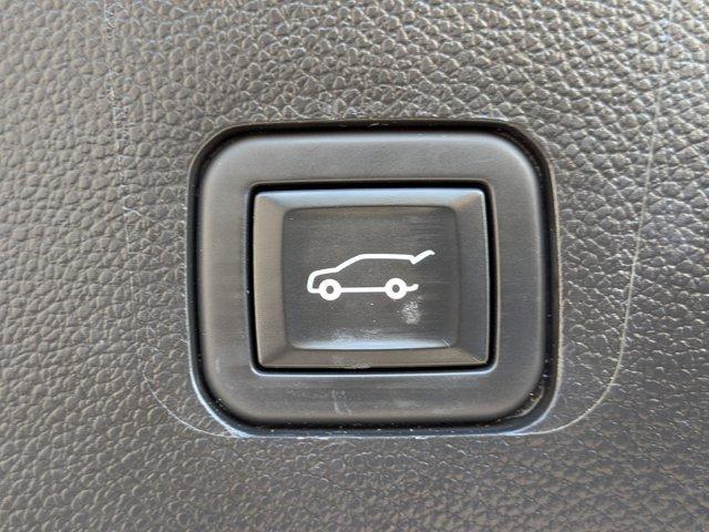 used 2021 Chevrolet Traverse car, priced at $18,373