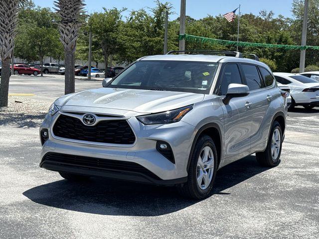 used 2023 Toyota Highlander car, priced at $30,880