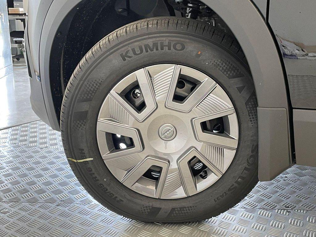 new 2025 Nissan Kicks car, priced at $23,698