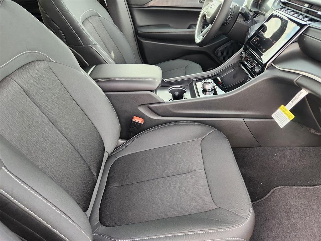 new 2026 Jeep Grand Cherokee car, priced at $44,080