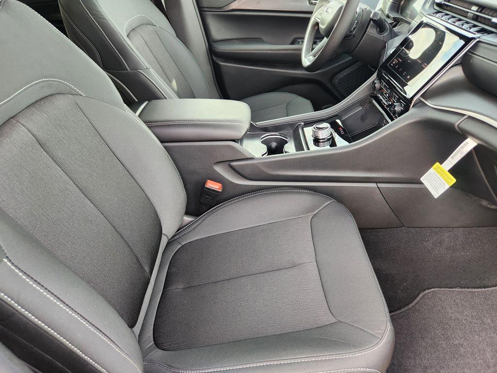 new 2026 Jeep Grand Cherokee car, priced at $43,666