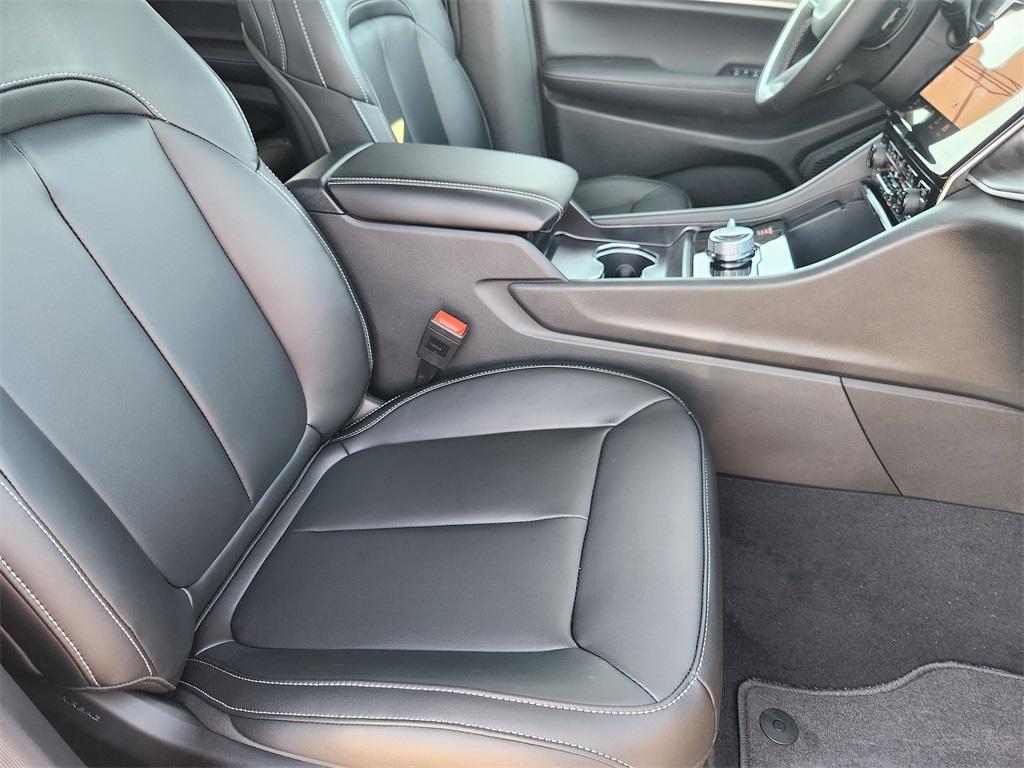 new 2025 Jeep Grand Cherokee L car, priced at $49,740