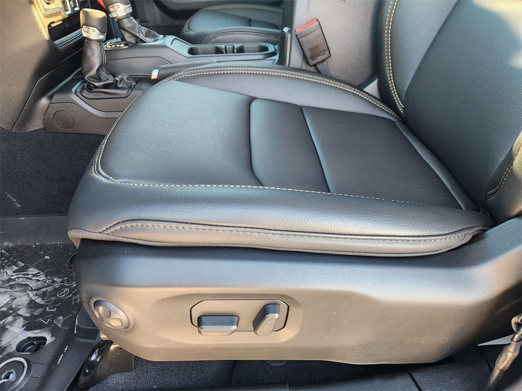 new 2026 Jeep Gladiator car, priced at $45,777