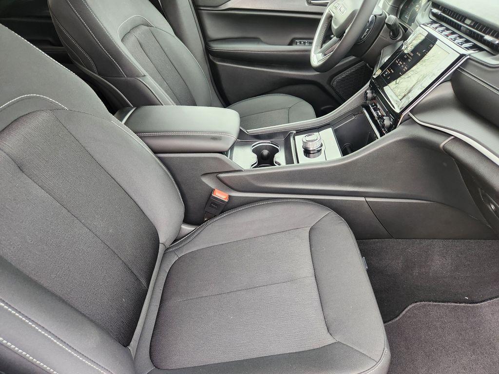 new 2026 Jeep Grand Cherokee car, priced at $37,577