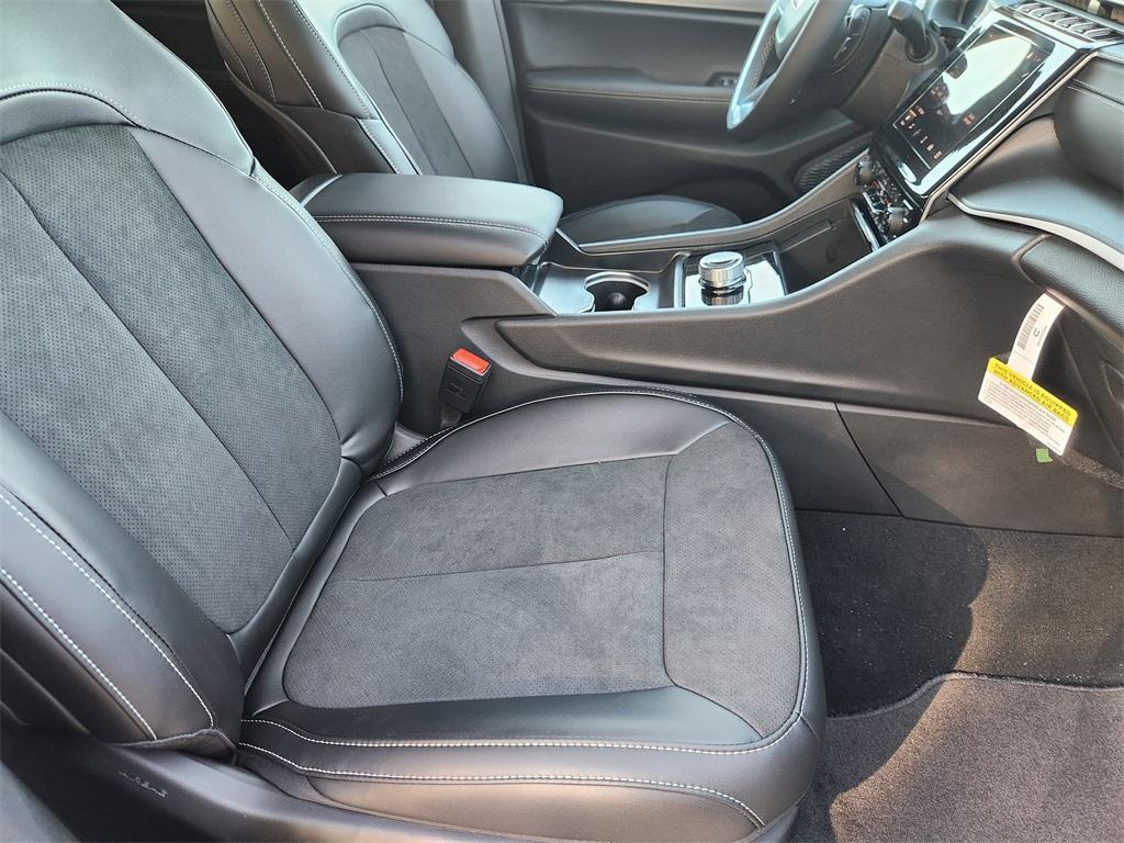 new 2025 Jeep Grand Cherokee car, priced at $41,538