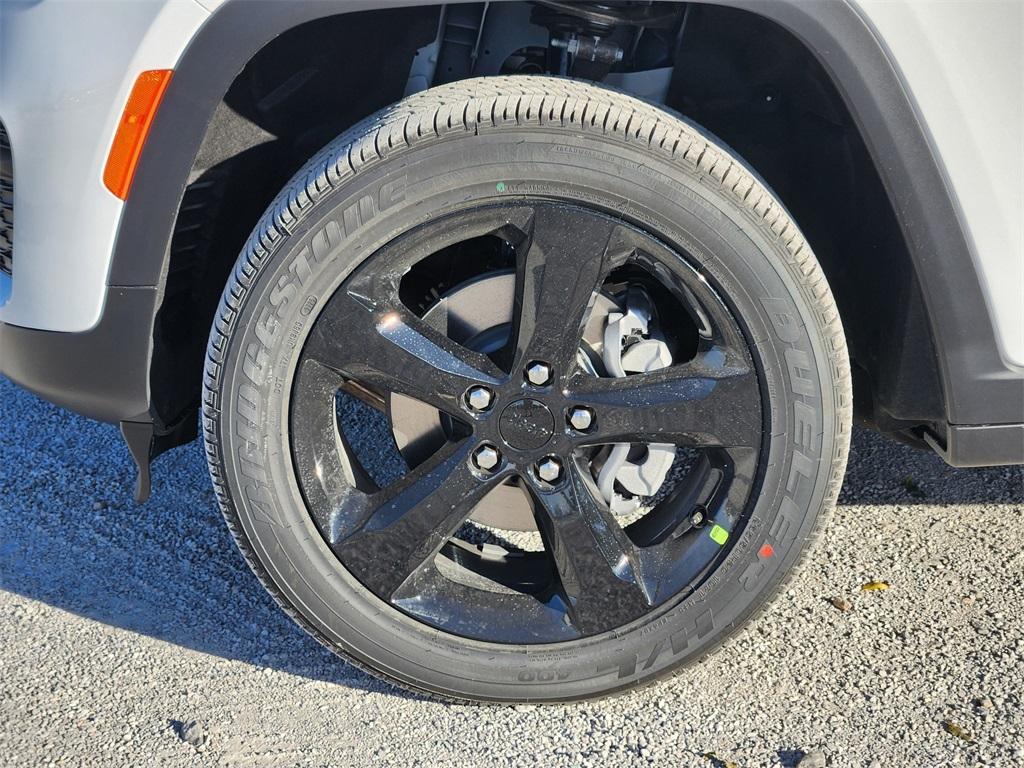 new 2025 Jeep Grand Cherokee car, priced at $41,538