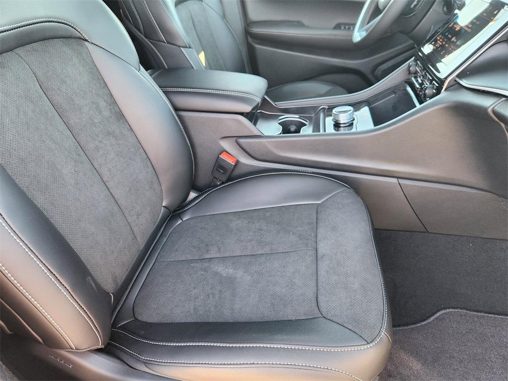 new 2025 Jeep Grand Cherokee car, priced at $40,358