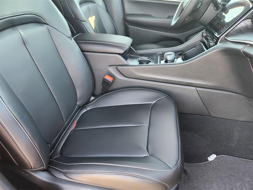 new 2025 Jeep Grand Cherokee car, priced at $39,745