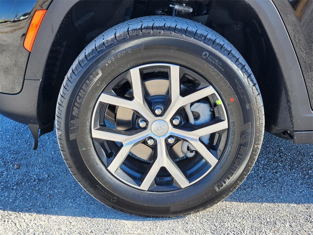 new 2025 Jeep Grand Cherokee car, priced at $39,745