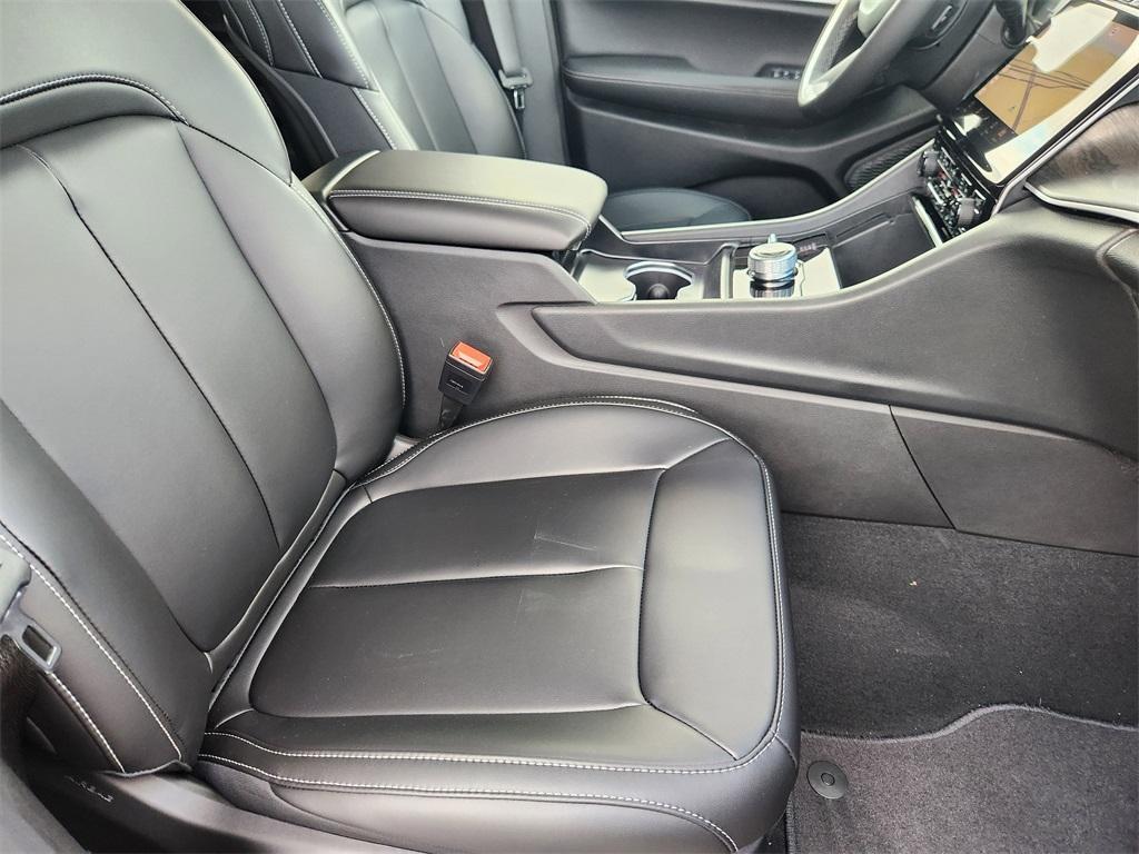 new 2025 Jeep Grand Cherokee car, priced at $46,814