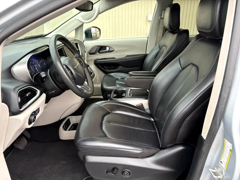 used 2023 Chrysler Pacifica car