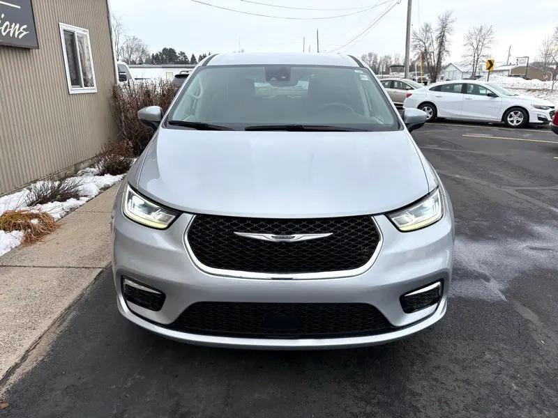 used 2023 Chrysler Pacifica car