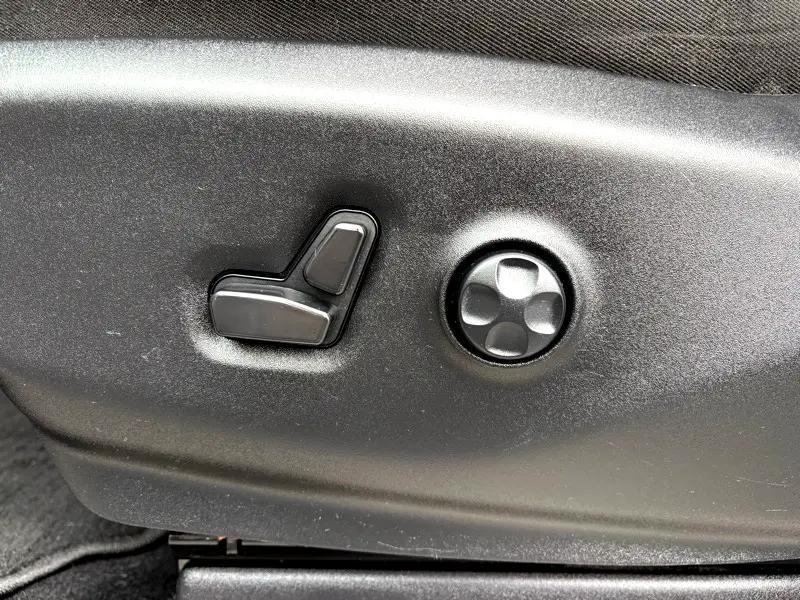 used 2023 Chrysler Pacifica car