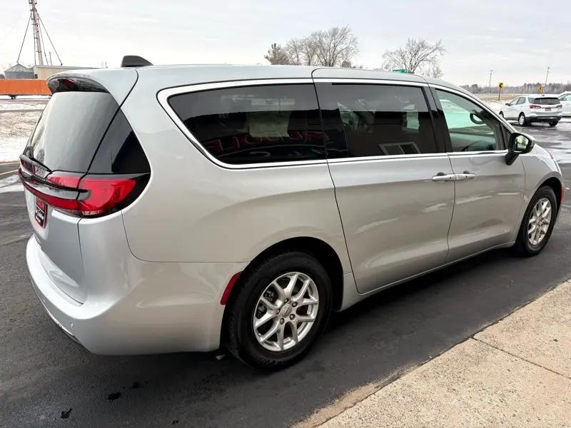 used 2023 Chrysler Pacifica car
