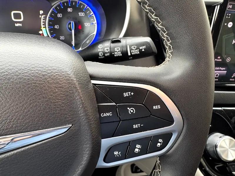 used 2023 Chrysler Pacifica car