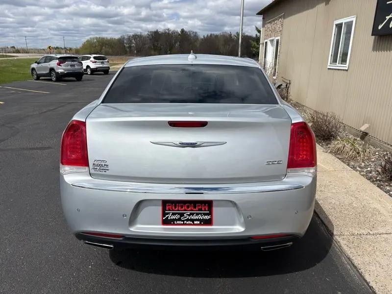 used 2019 Chrysler 300 car