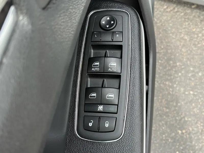 used 2019 Chrysler 300 car