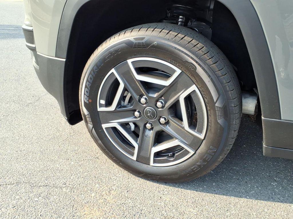new 2026 Jeep Cherokee car, priced at $38,059