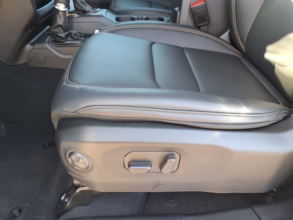 new 2025 Jeep Wrangler car, priced at $45,850