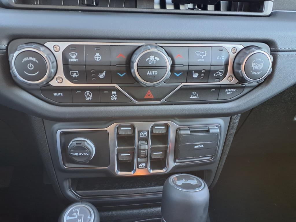 new 2025 Jeep Wrangler car, priced at $45,850