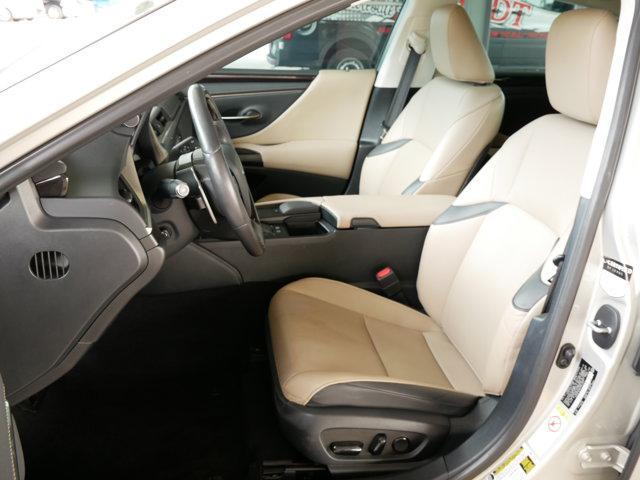 used 2019 Lexus ES 300h car, priced at $28,900