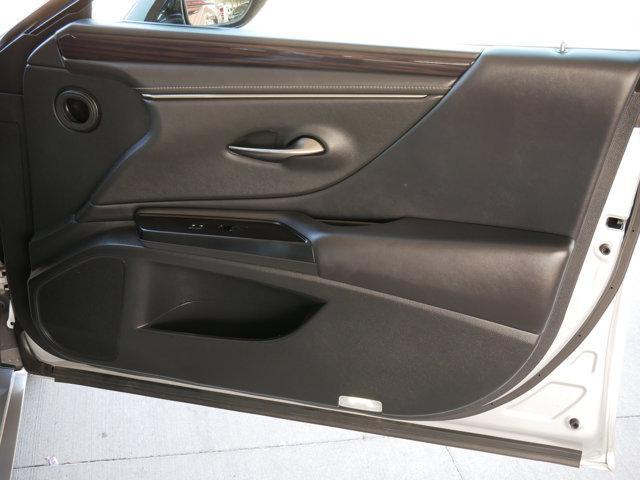 used 2020 Lexus ES 300h car, priced at $29,900