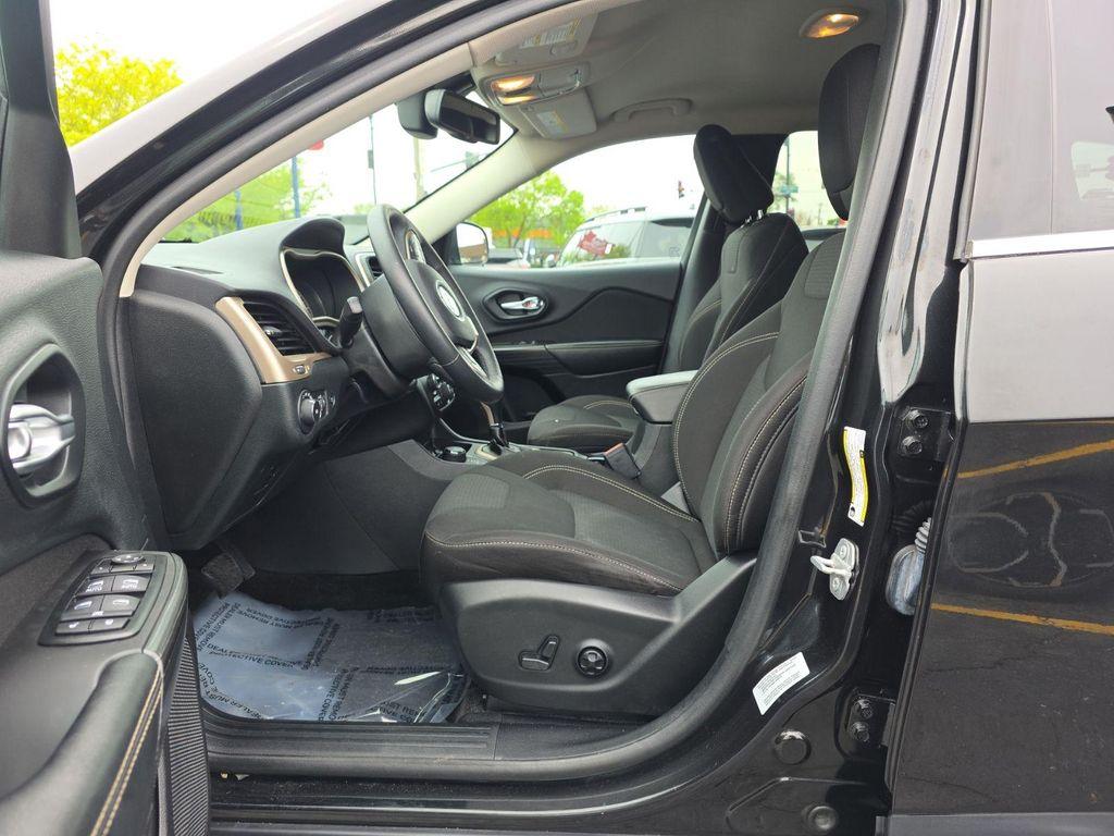 used 2015 Jeep Cherokee car, priced at $11,013