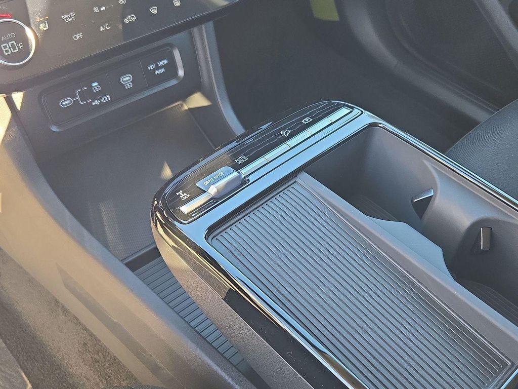 new 2026 Hyundai TUCSON Hybrid car, priced at $31,225