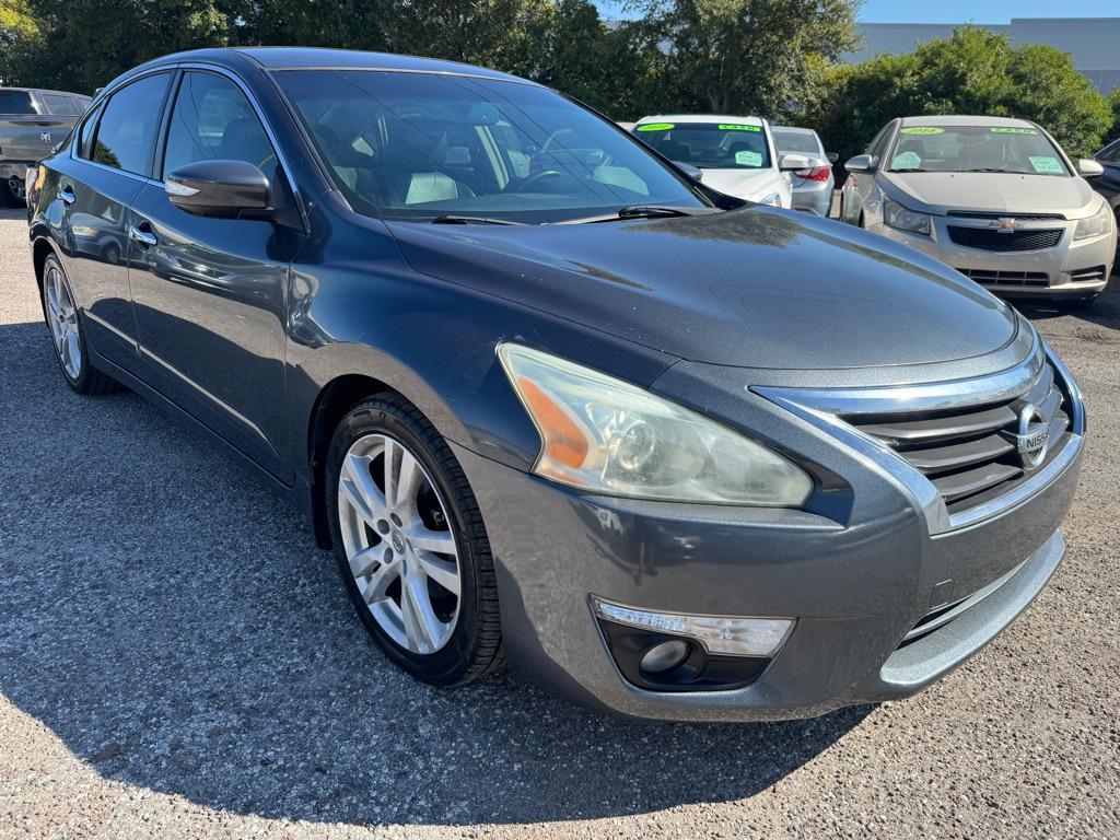 used 2013 Nissan Altima car, priced at $4,500