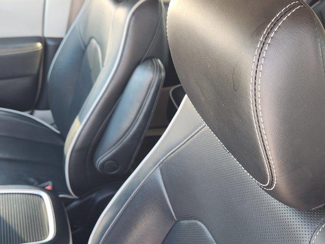 used 2022 Chrysler Pacifica Hybrid car, priced at $29,101