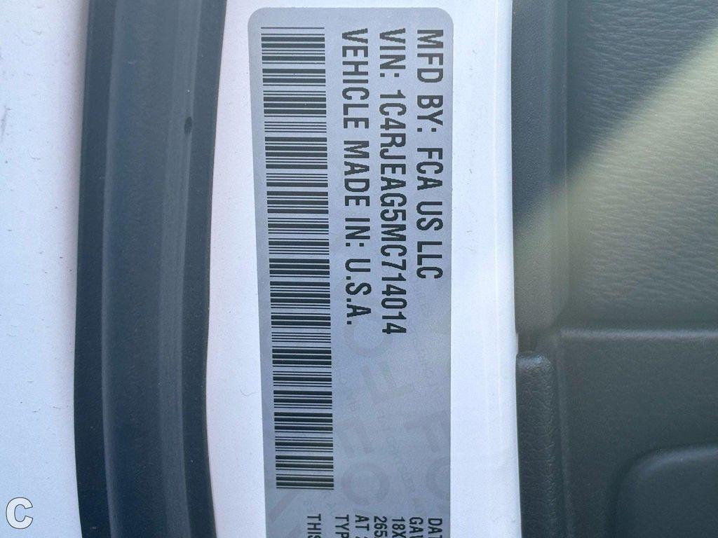 used 2021 Jeep Grand Cherokee car, priced at $16,588