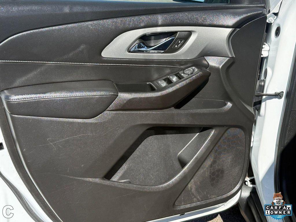 used 2023 Chevrolet Traverse car, priced at $26,288