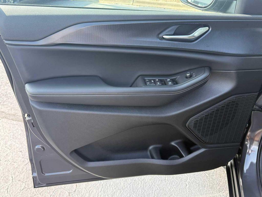 new 2025 Jeep Grand Cherokee car, priced at $42,994