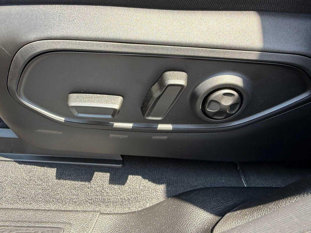 new 2025 Jeep Grand Cherokee car, priced at $44,789