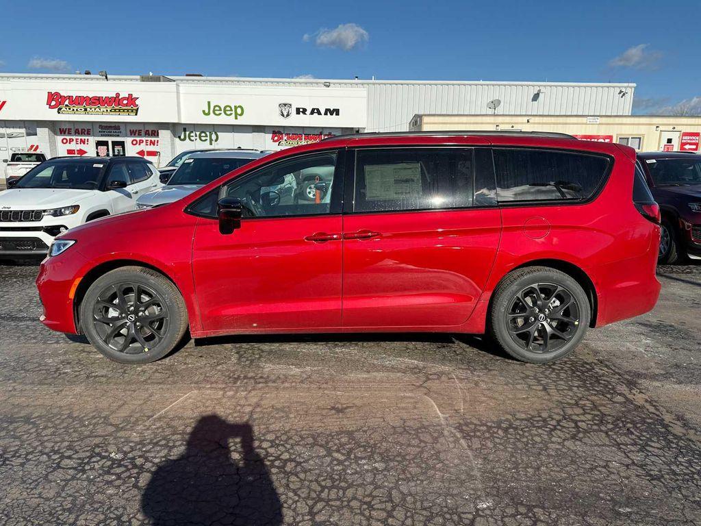 new 2026 Chrysler Pacifica car, priced at $49,885