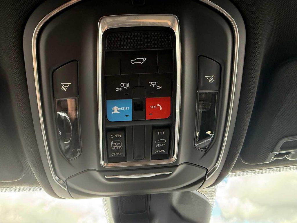 new 2025 Jeep Grand Cherokee car, priced at $48,975