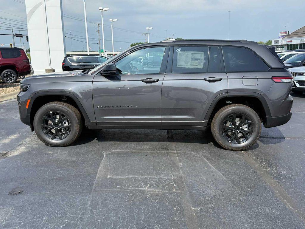 new 2025 Jeep Grand Cherokee car, priced at $44,954