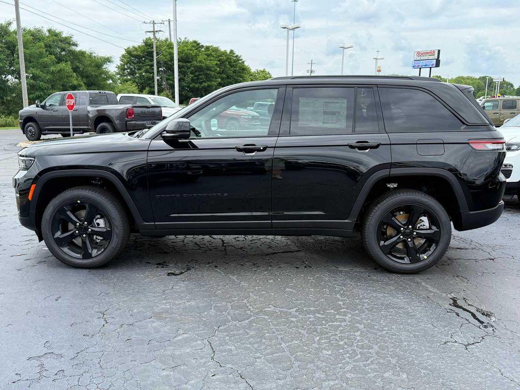 new 2025 Jeep Grand Cherokee car, priced at $55,010