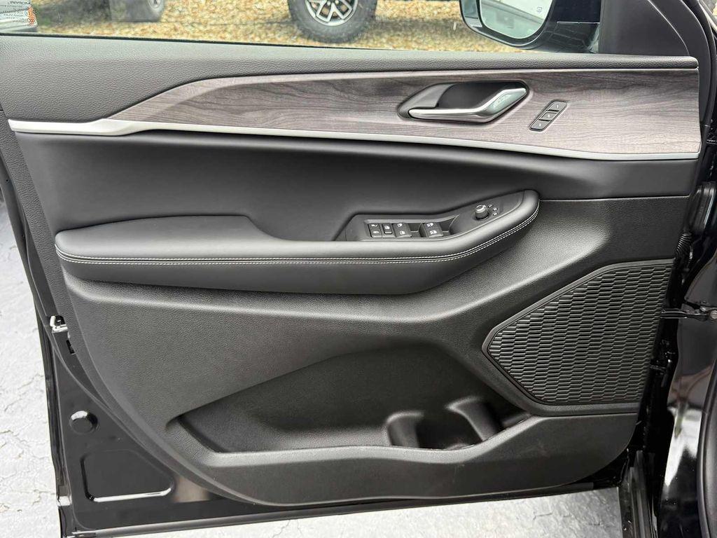 new 2025 Jeep Grand Cherokee car, priced at $55,010