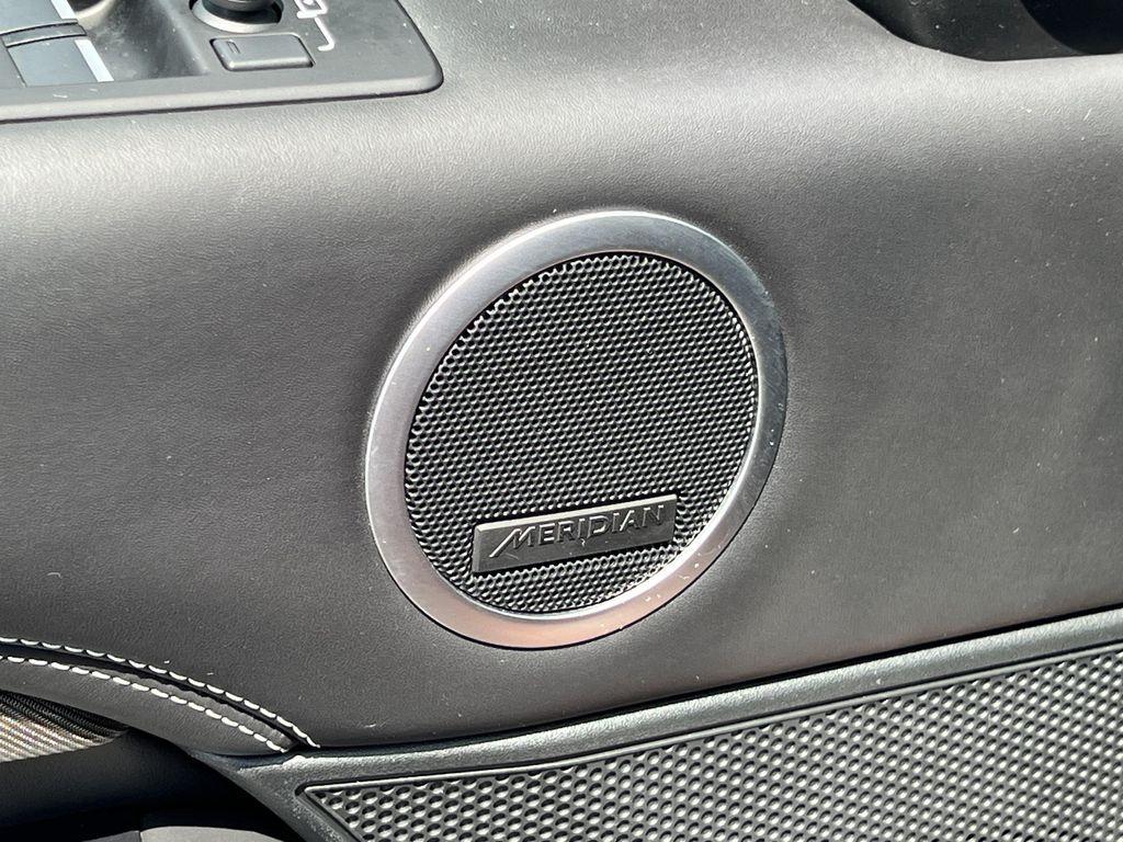 Land Rover Discovery view 12