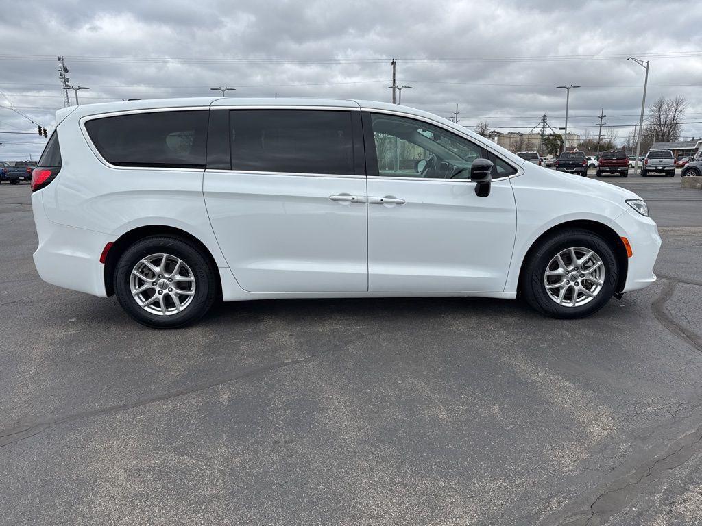 used 2024 Chrysler Pacifica car, priced at $26,986