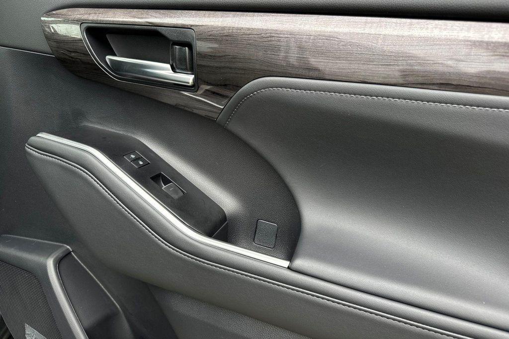 new 2026 Toyota Highlander Hybrid car, priced at $55,721