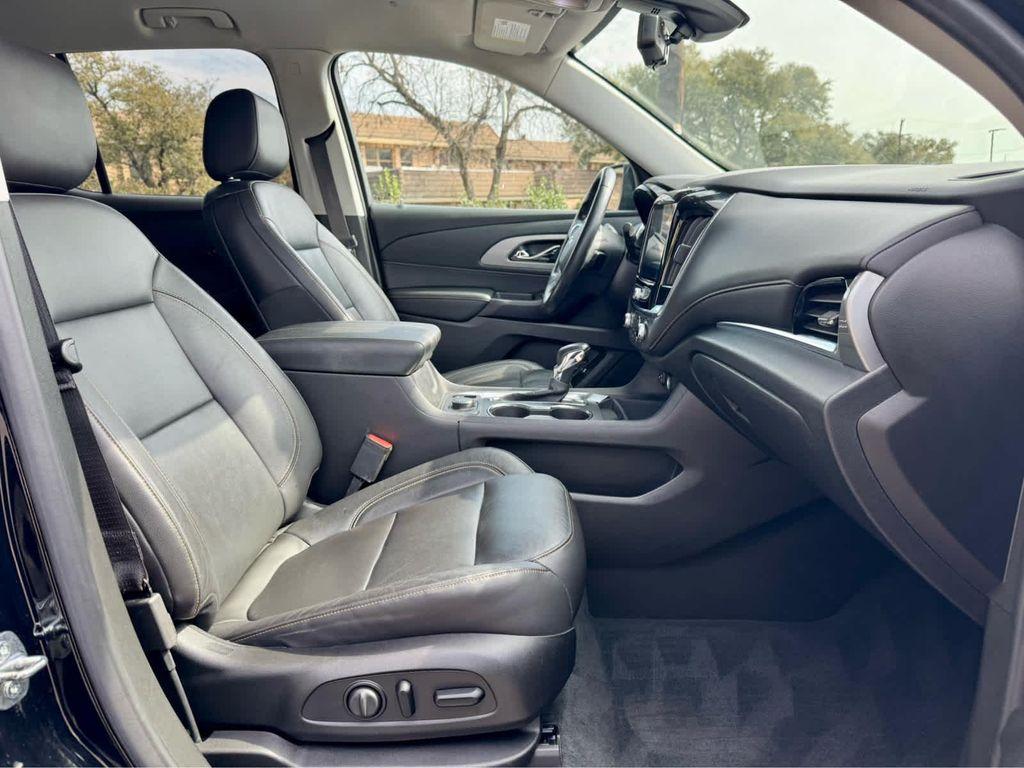 used 2021 Chevrolet Traverse car, priced at $27,991