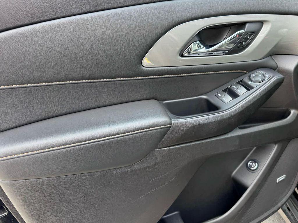 used 2021 Chevrolet Traverse car, priced at $27,991