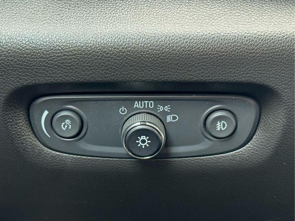 used 2021 Chevrolet Traverse car, priced at $27,991